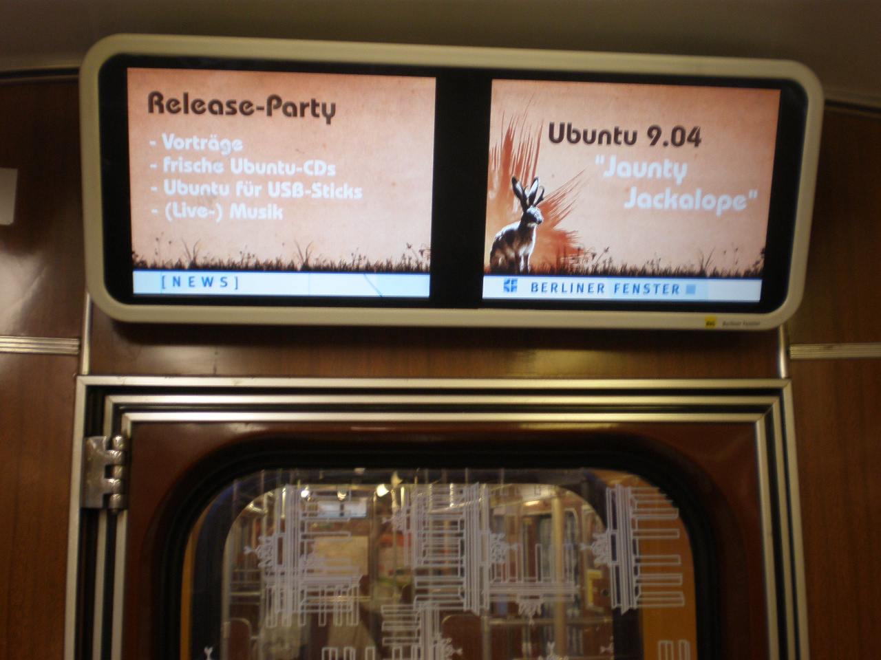 Ubuntu 9.04 Jaunty Jackalope im Berliner Fenster in der U3